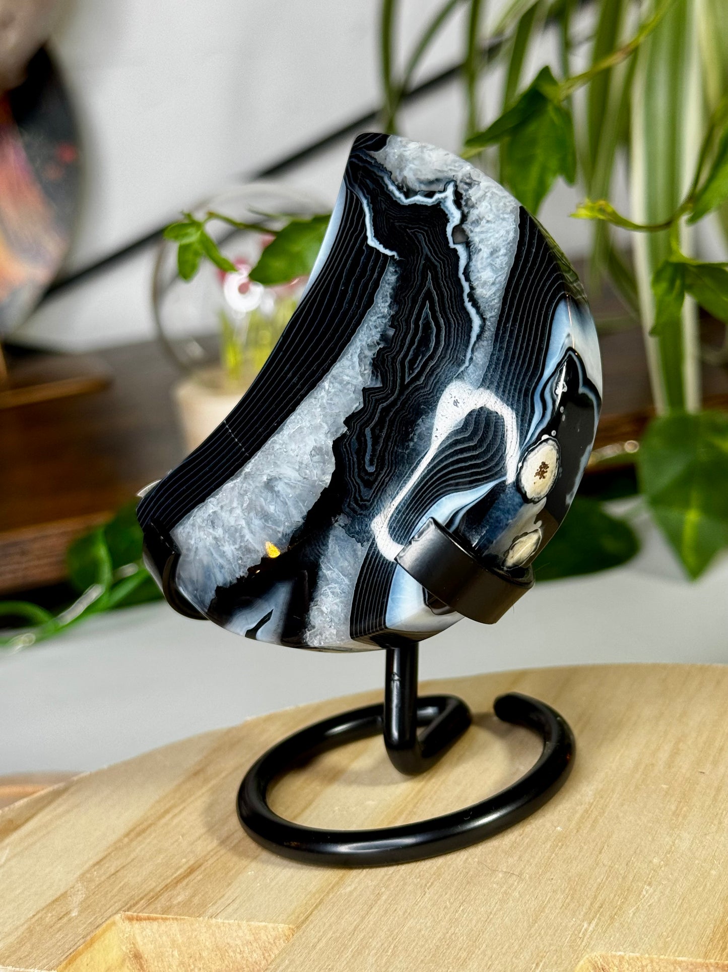 Black & Druzy Agate Moon with stand | 158g