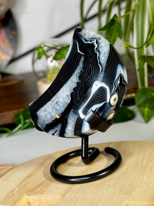 Black & Druzy Agate Moon with stand | 158g