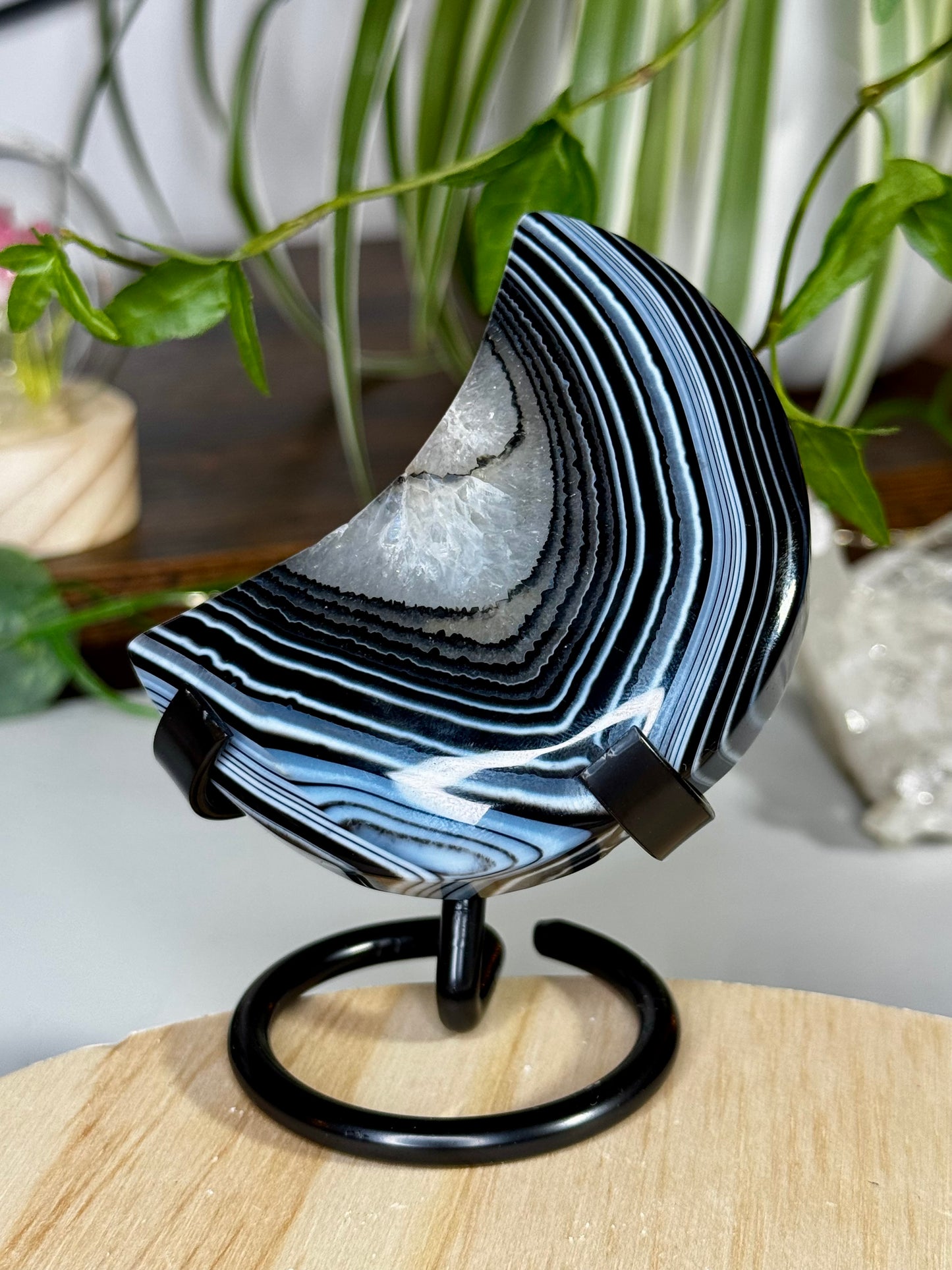 Black Agate Moon with stand | 141g