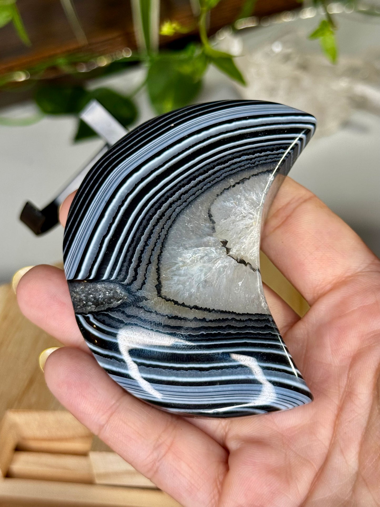 Black Agate Moon with stand | 141g