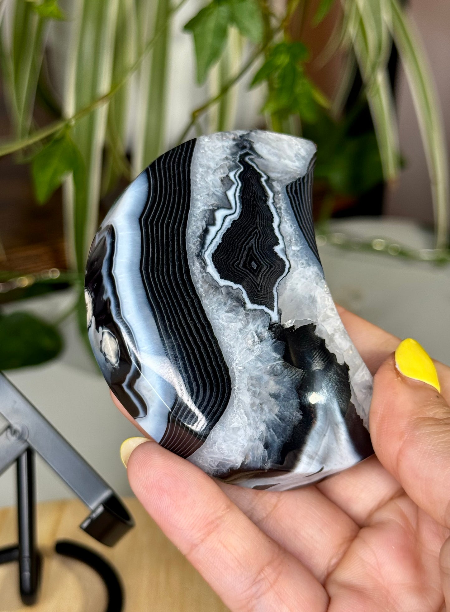 Black & Druzy Agate Moon with stand | 158g