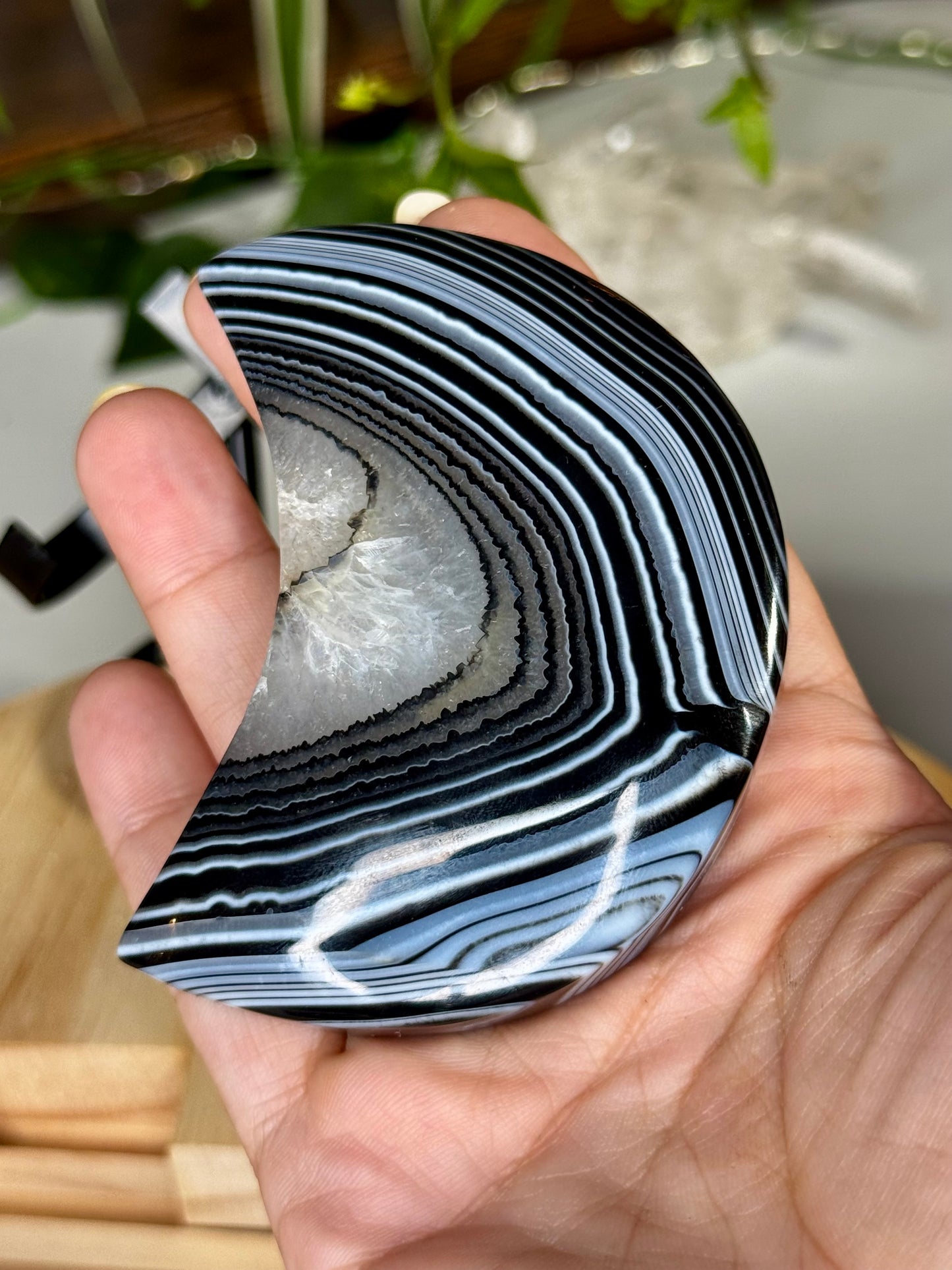 Black Agate Moon with stand | 141g