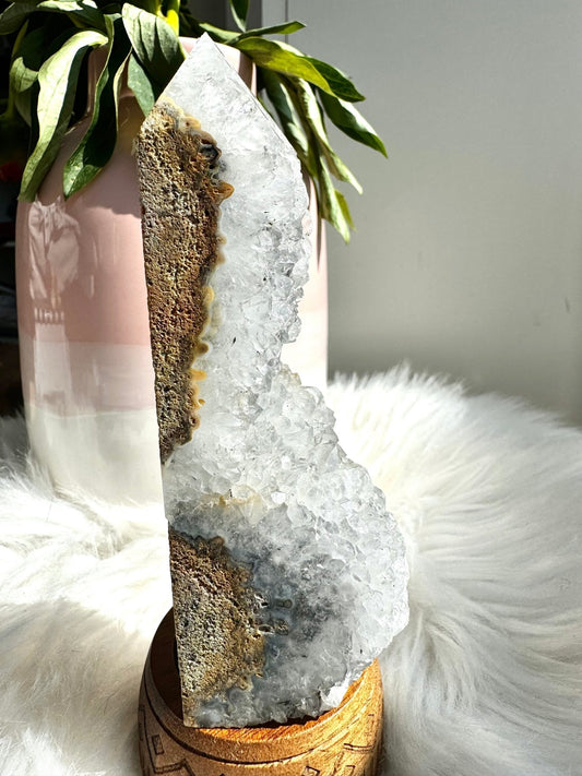 Agate with Quartz Tower | 239g - The Crystal Valley