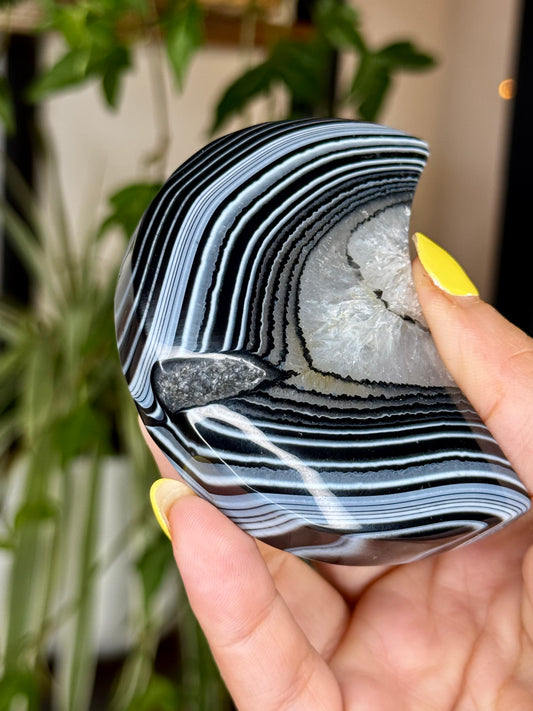 Black Agate Moon with stand | 141g