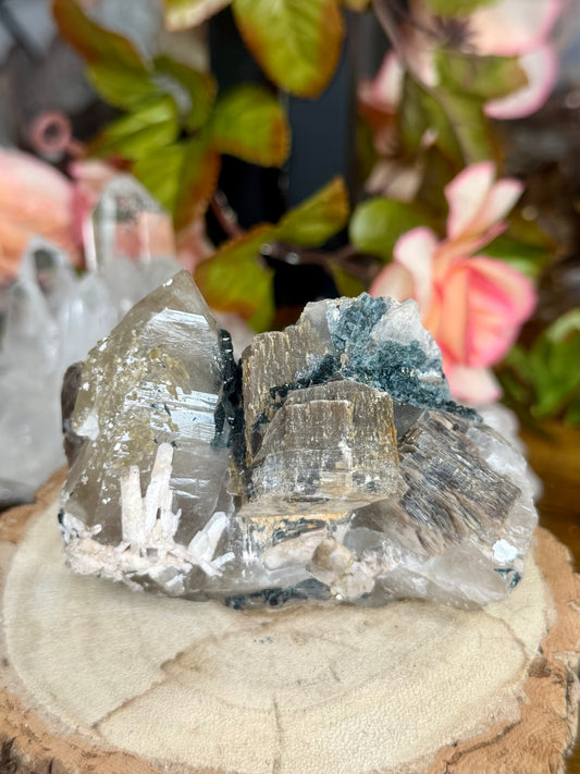 Very special Citrine with Black and Blue/Green Tourmaline, Mica & Albite  | 199g