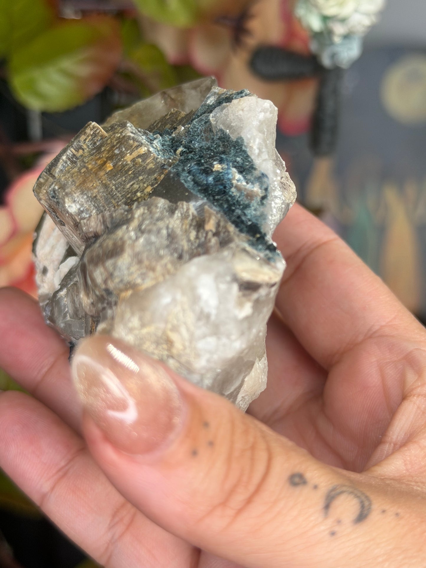 Very special Citrine with Black and Blue/Green Tourmaline, Mica & Albite  | 199g
