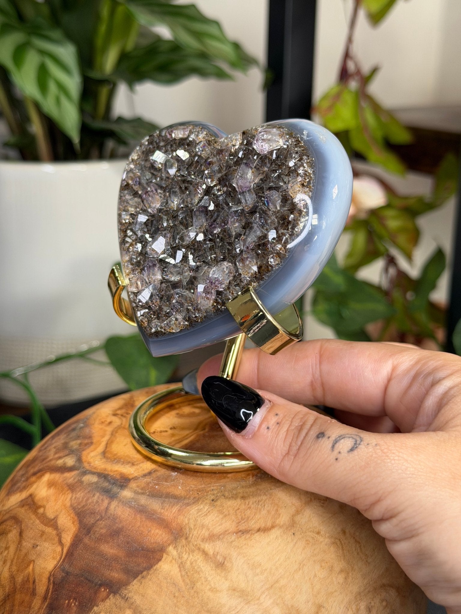 Black Amethyst and Agate Heart | 204g - The Crystal Valley