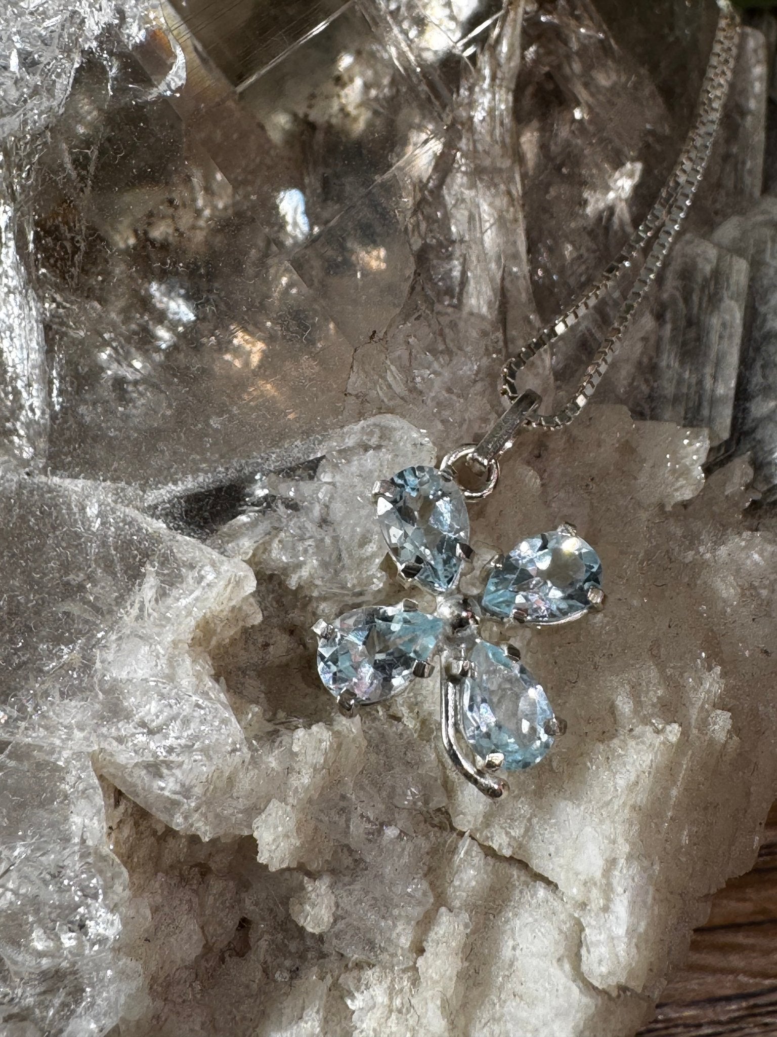 Handmade 925 Silver Blue Topaz Clover Pendant - The Crystal Valley