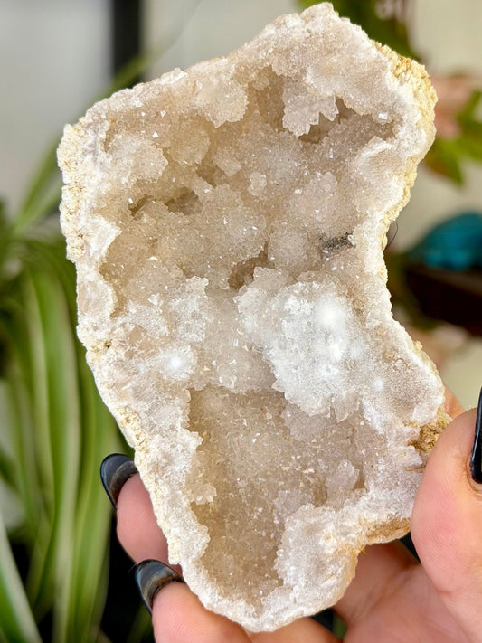 Quartz Geode | 144g - The Crystal Valley